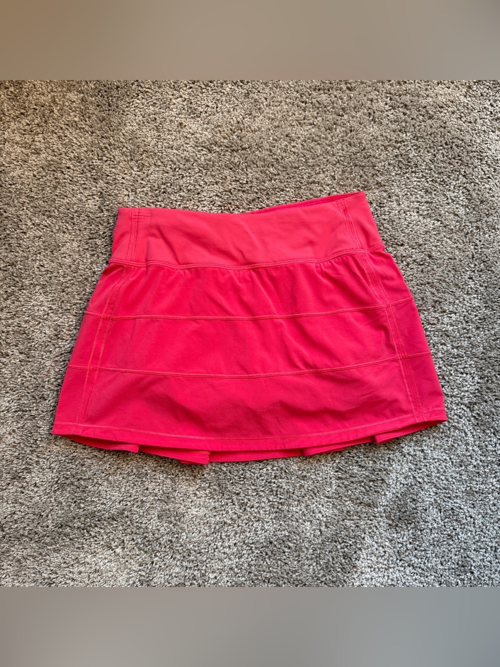 Lululemon Pace Rival Mid-Rise Skirt
Lip Gloss Size 2
